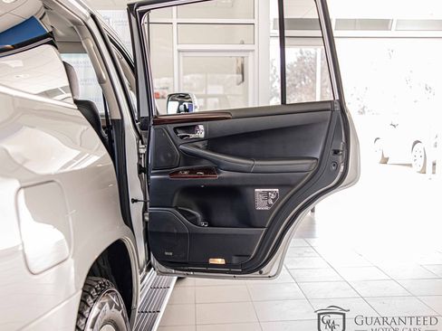 Used 2015 Lexus LX 570 4WD w/ Luxury Package image 43