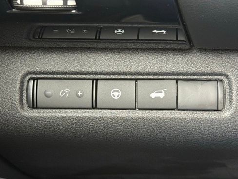 New 2025 Nissan Pathfinder SV image 32