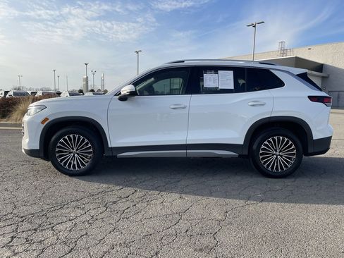 Used 2025 Volkswagen Tiguan S image 4