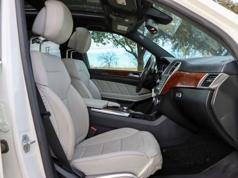 Used 2015 Mercedes-Benz GL 550 GL 550 image 43