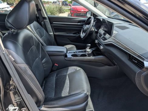 Used 2023 Nissan Altima 2.5 SL FWD image 32