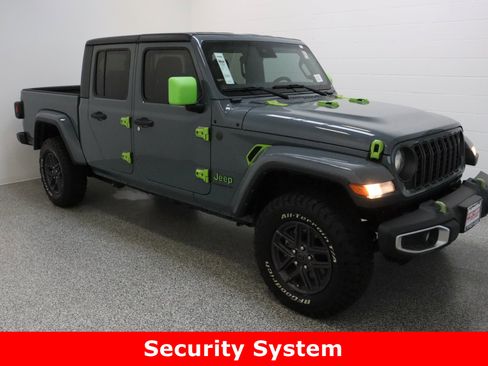 Used 2024 Jeep Gladiator Sport image 4