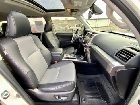 Used 2022 Toyota 4Runner SR5 Premium image 23