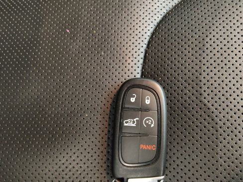 Used 2023 Jeep Cherokee Altitude Lux image 32