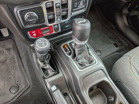 Used 2025 Jeep Wrangler Unlimited Sport AWD/4WD image 4