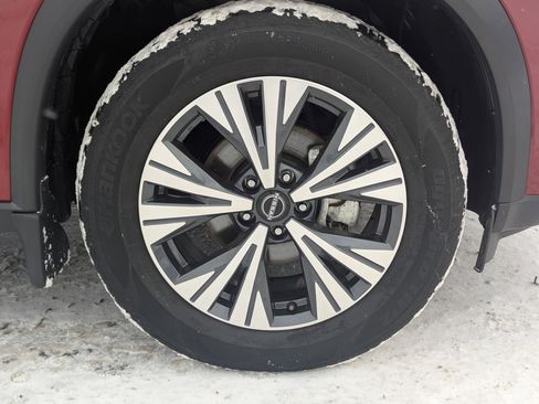 Used 2022 Nissan Rogue SV w/ SV Premium Package image 9