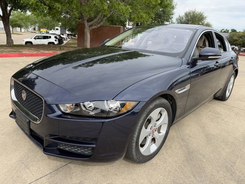 Used 2018 Jaguar XE image 3