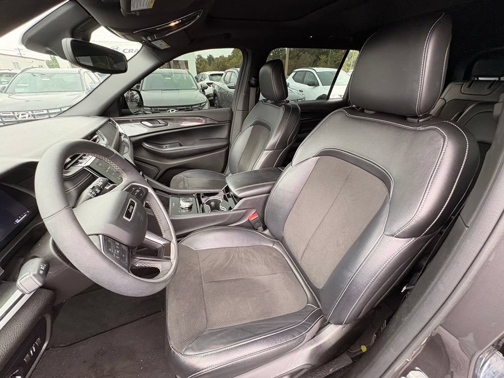Used 2023 Jeep Grand Cherokee L Laredo AWD/4WD image 22