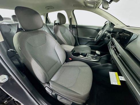 Used 2025 Kia K4 LXS image 27