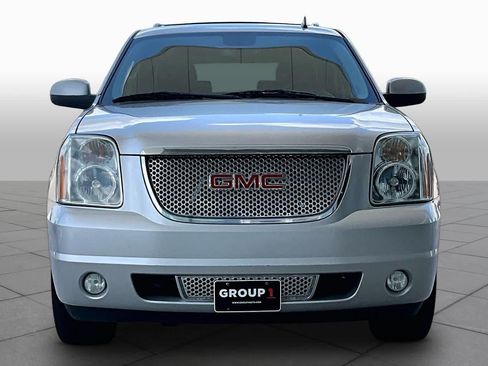 Used 2014 GMC Yukon Denali RWD image 3