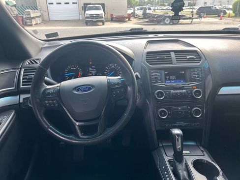 Used 2016 Ford Explorer XLT FWD image 15