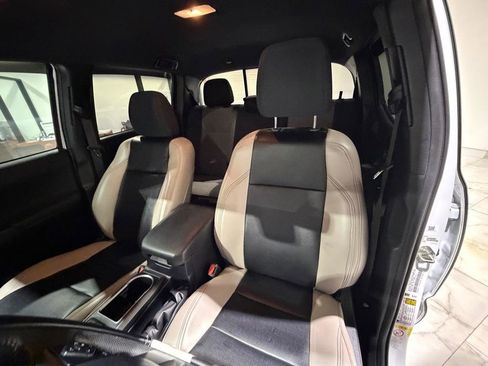 Used 2020 Toyota Tacoma TRD Sport w/ Technology Package RWD image 19