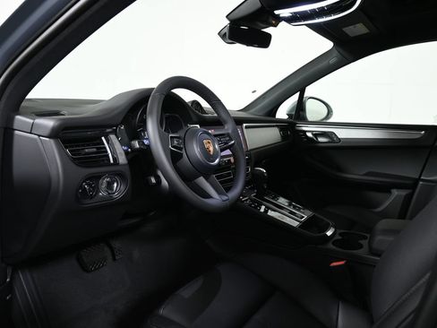Used 2026 Porsche Macan AWD/4WD image 4