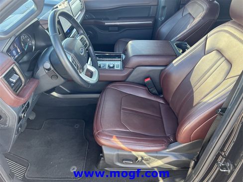 Used 2024 Ford Expedition Limited image 23