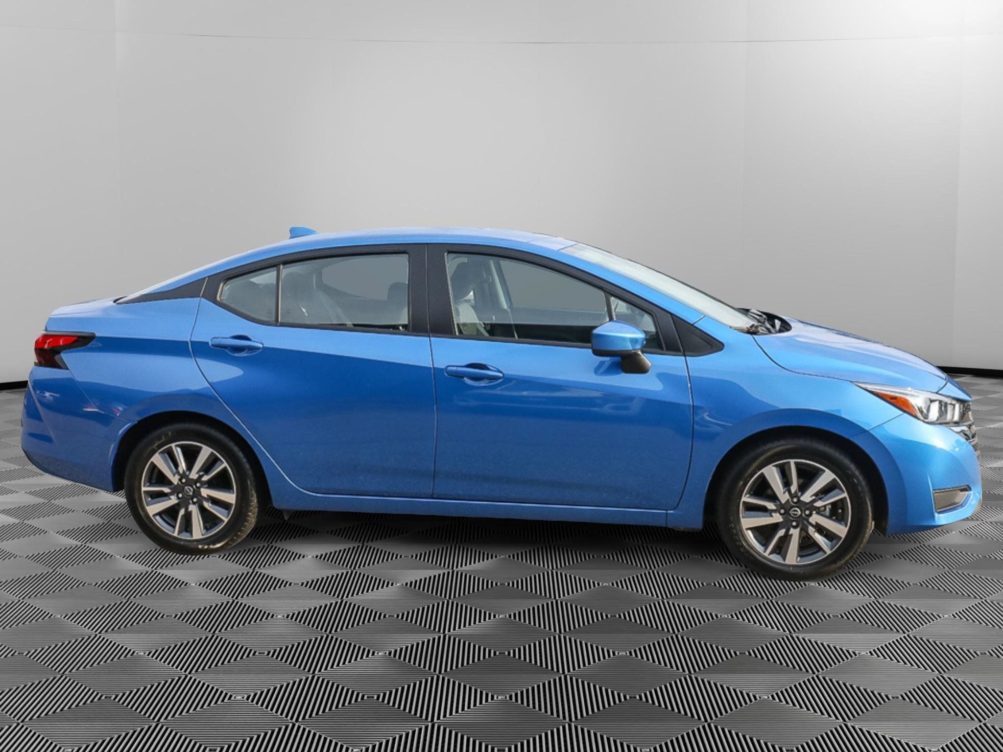 Used 2023 Nissan Versa SV FWD image 8