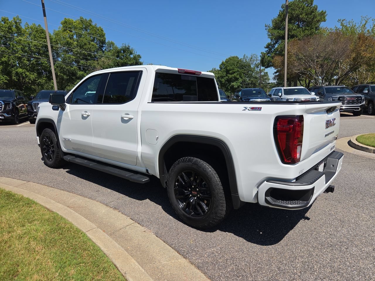 Used 2026 GMC Sierra 1500 Elevation w/ Elevation Premium Package AWD/4WD image 6