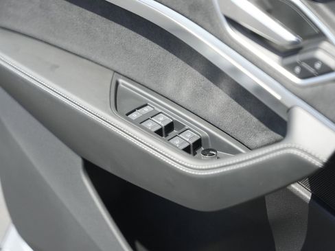 Certified 2023 Audi e-tron S Prestige image 19