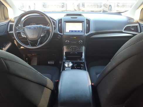 Used 2020 Ford Edge SE image 18