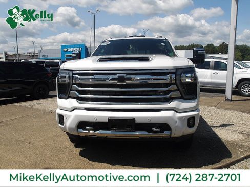 Used 2024 Chevrolet Silverado 3500 High Country w/ High Country Premium Package AWD/4WD image 2