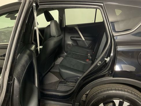 Used 2018 Toyota RAV4 LE w/ Carpet Mat Package AWD/4WD image 31