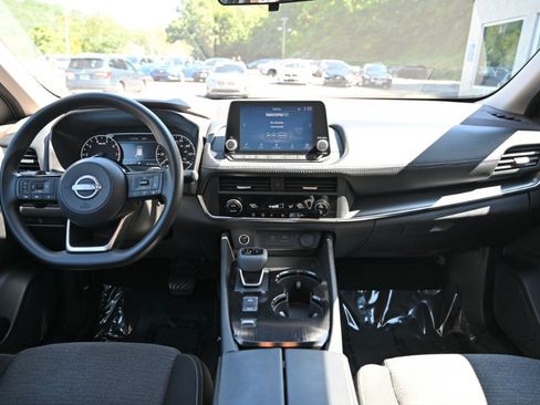 Used 2023 Nissan Rogue SV FWD image 10