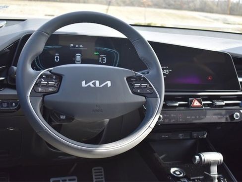 New 2025 Kia Niro EX Touring image 19