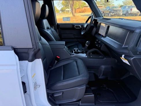 New 2025 Ford Bronco Badlands image 11