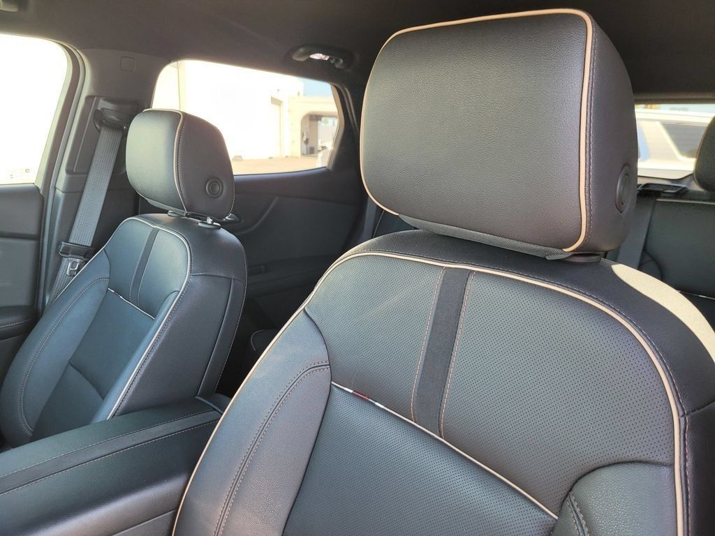 Used 2024 Chevrolet Blazer Premier FWD image 16