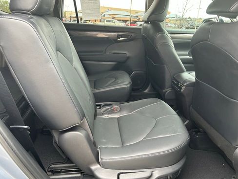 Used 2021 Toyota Highlander Platinum image 29