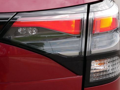 Certified 2025 Subaru Forester Premium AWD/4WD image 17