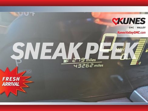 Used 2025 Nissan Kicks SV AWD/4WD image 8