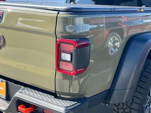 Certified 2025 Jeep Gladiator Mojave w/ Convenience Group image 17