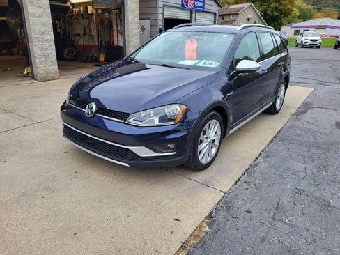Used 2017 Volkswagen Golf Alltrack SE image 4