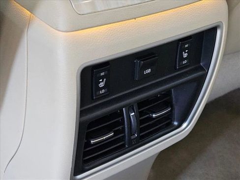 Used 2015 Nissan Murano Platinum FWD image 17