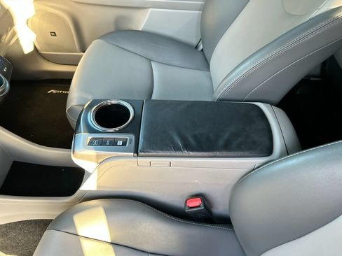 Used 2017 Toyota Prius V Five w/ Advanced Technology Package FWD image 28