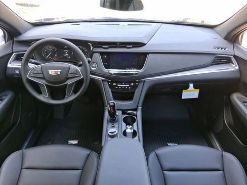New 2026 Cadillac XT5 Luxury image 9