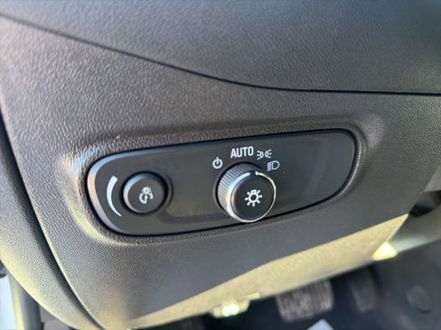 Used 2023 Chevrolet Equinox LT w/ Driver Convenience Package image 21