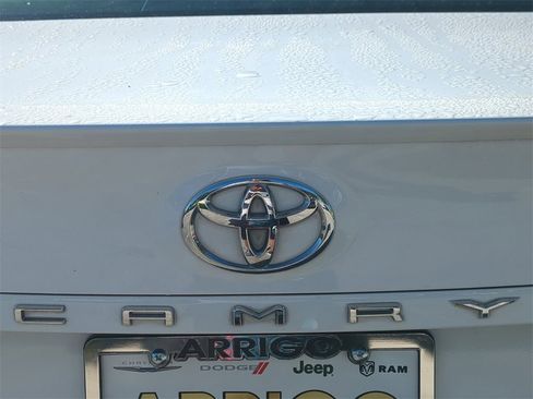 Used 2018 Toyota Camry SE image 14