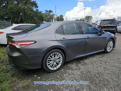 Used 2019 Toyota Camry XLE FWD image 6