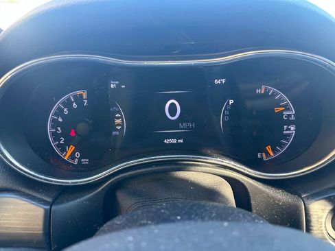 Used 2020 Jeep Grand Cherokee Laredo image 13