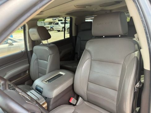 Used 2018 GMC Yukon XL Denali w/ Denali Ultimate Package AWD/4WD image 9