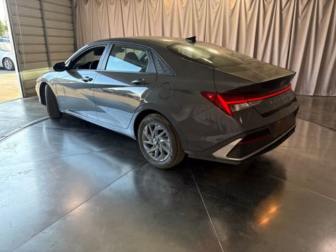 Used 2026 Hyundai Elantra Hybrid FWD image 7