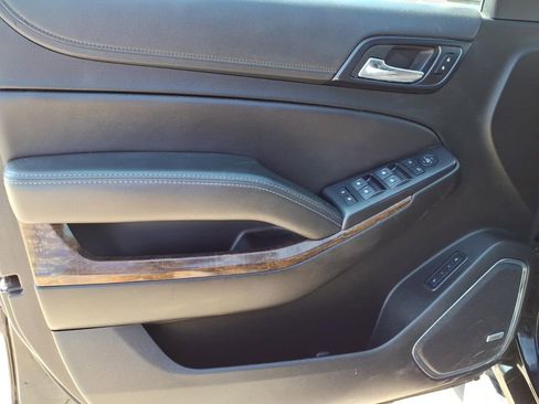 Used 2020 Chevrolet Suburban LT AWD/4WD image 15