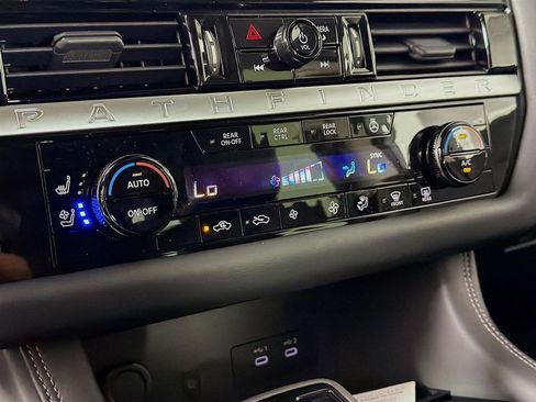 New 2026 Nissan Pathfinder Platinum AWD/4WD image 17