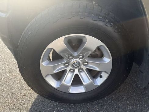 Used 2020 RAM 1500 Big Horn AWD/4WD image 34
