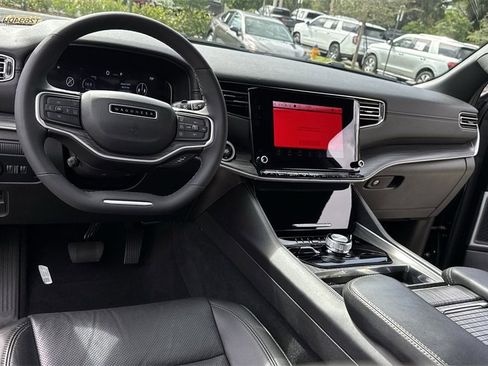 Used 2023 Jeep Wagoneer Series II image 36