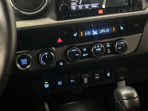 Used 2019 Toyota Tacoma TRD Sport w/ TRD Premium Sport Package AWD/4WD image 20