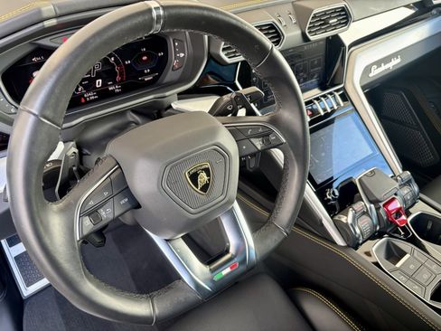 Used 2022 Lamborghini Urus image 14