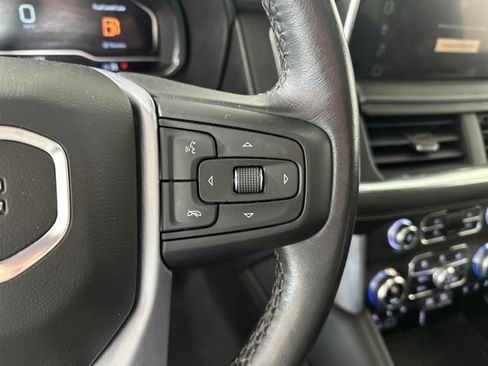 Used 2022 GMC Yukon XL SLT w/ SLT Premium Package image 16