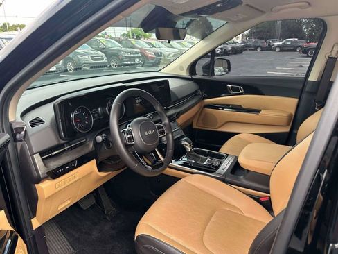Used 2024 Kia Carnival EX FWD image 15